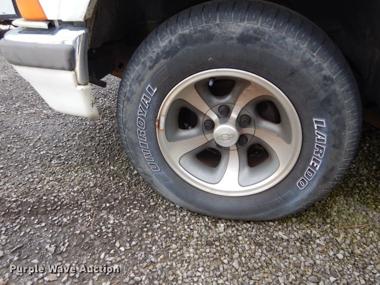 image for item DH2430 2001 Chevrolet Blazer  SUV