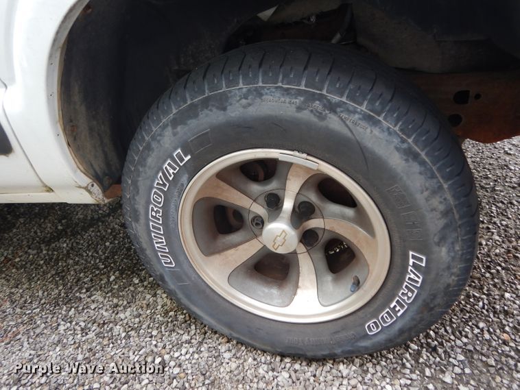 image for item DH2430 2001 Chevrolet Blazer  SUV