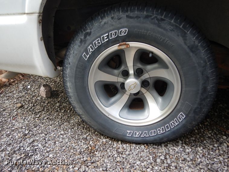 image for item DH2430 2001 Chevrolet Blazer  SUV