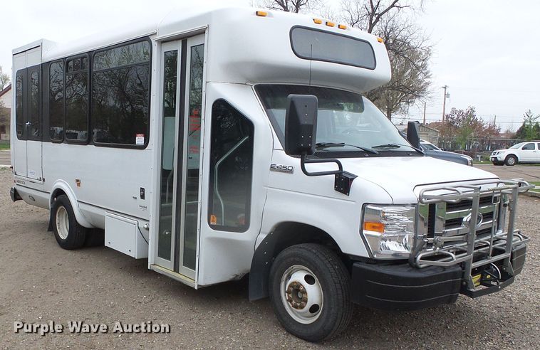 image for item DH4883 2012 Ford E450 Super Duty shuttle bus