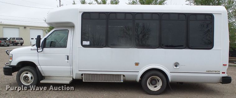 image for item DH4883 2012 Ford E450 Super Duty shuttle bus