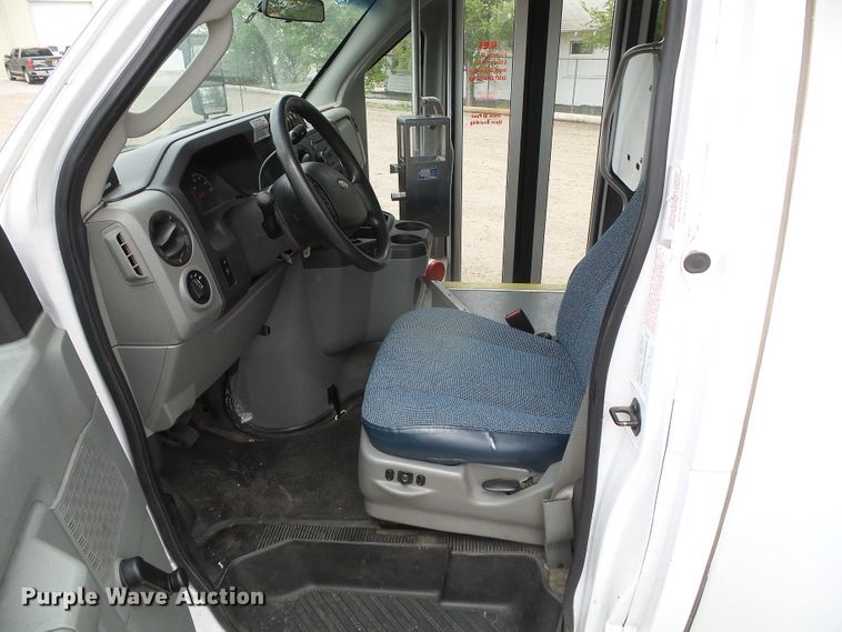 image for item DH4883 2012 Ford E450 Super Duty shuttle bus