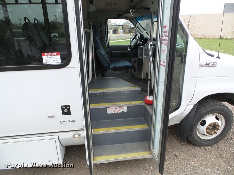 image for item DH4883 2012 Ford E450 Super Duty shuttle bus