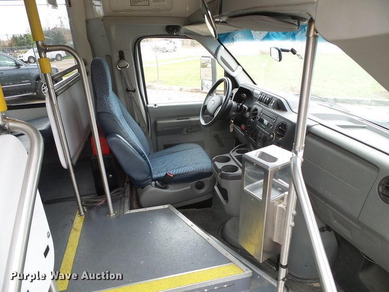 image for item DH4883 2012 Ford E450 Super Duty shuttle bus