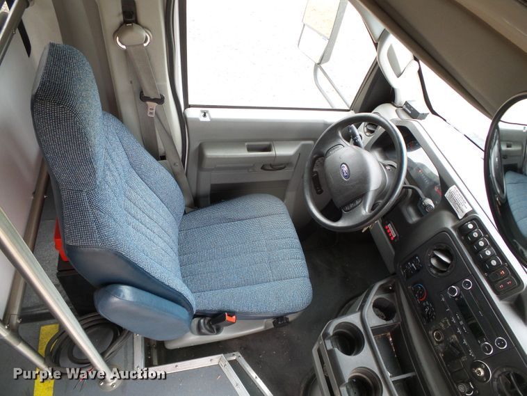 image for item DH4883 2012 Ford E450 Super Duty shuttle bus