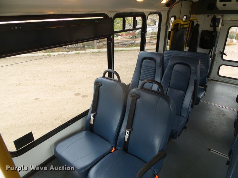 image for item DH4883 2012 Ford E450 Super Duty shuttle bus