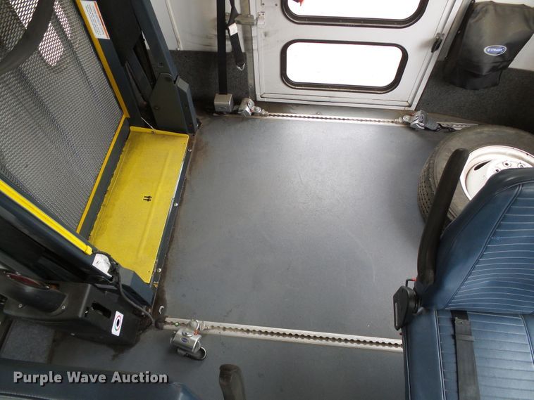 image for item DH4883 2012 Ford E450 Super Duty shuttle bus