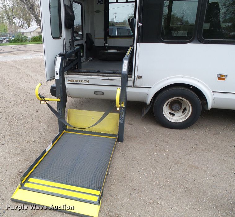 image for item DH4883 2012 Ford E450 Super Duty shuttle bus