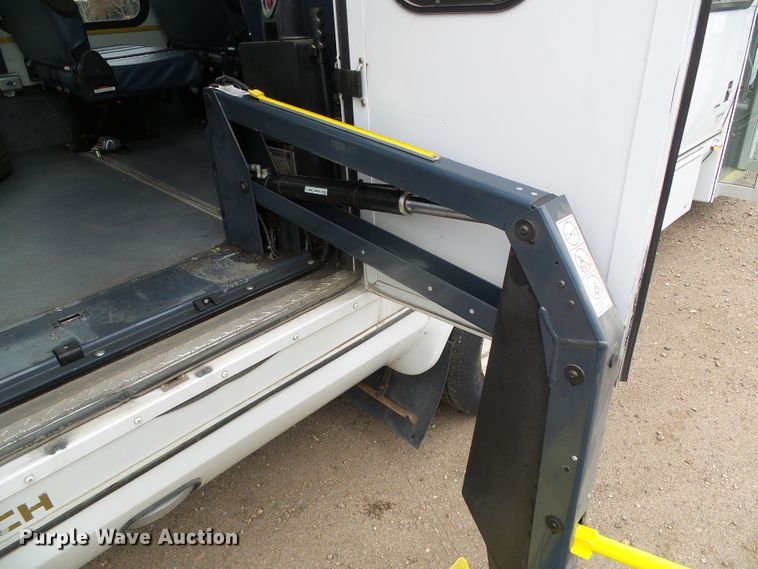 image for item DH4883 2012 Ford E450 Super Duty shuttle bus