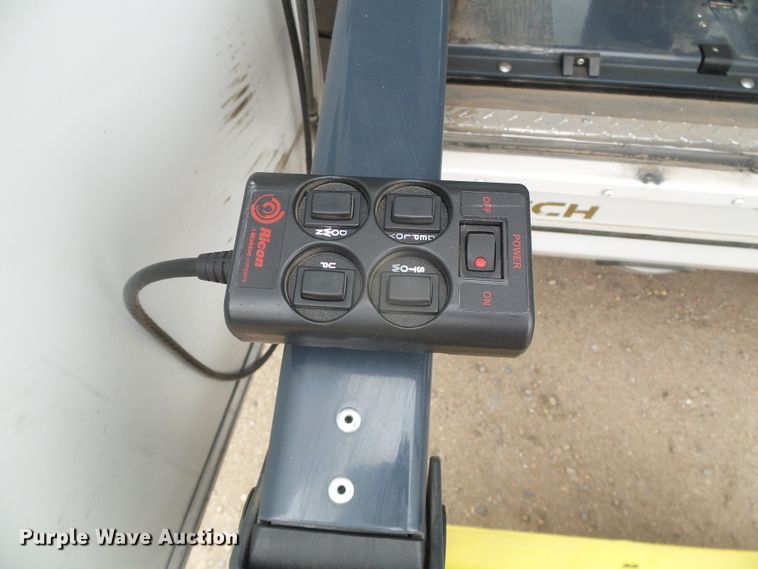 image for item DH4883 2012 Ford E450 Super Duty shuttle bus