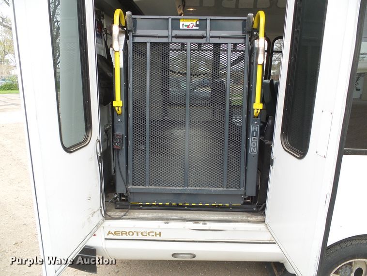 image for item DH4883 2012 Ford E450 Super Duty shuttle bus