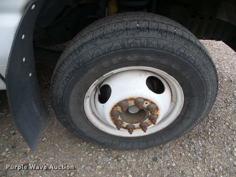 image for item DH4883 2012 Ford E450 Super Duty shuttle bus