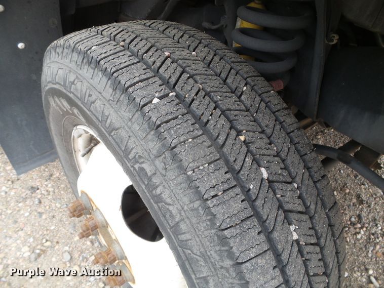 image for item DH4883 2012 Ford E450 Super Duty shuttle bus