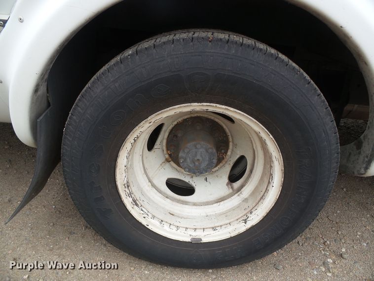 image for item DH4883 2012 Ford E450 Super Duty shuttle bus