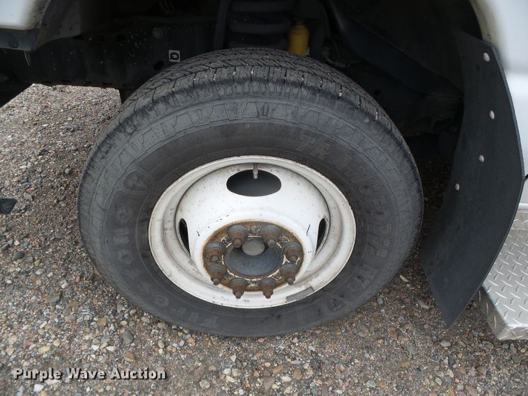 image for item DH4883 2012 Ford E450 Super Duty shuttle bus