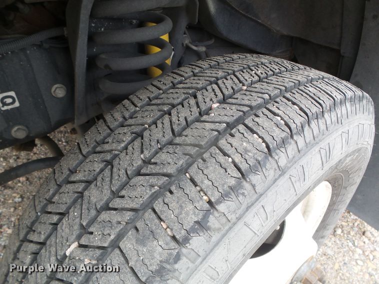 image for item DH4883 2012 Ford E450 Super Duty shuttle bus