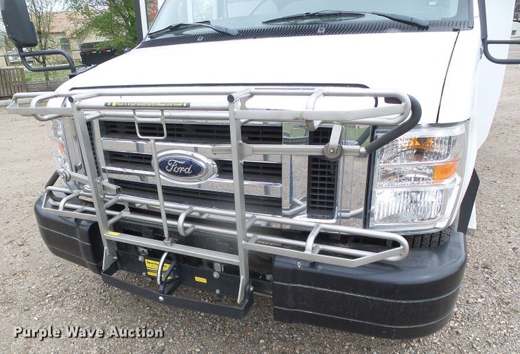 image for item DH4883 2012 Ford E450 Super Duty shuttle bus