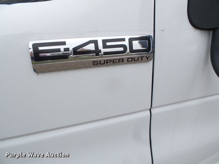 image for item DH4883 2012 Ford E450 Super Duty shuttle bus