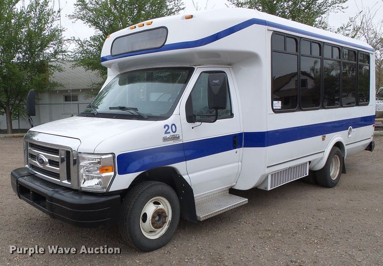 image for item DH4884 2010 Ford E450 Super Duty shuttle bus