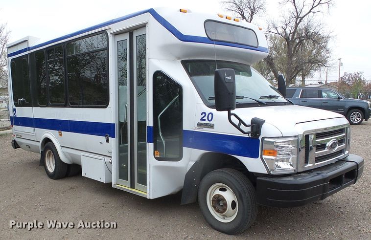 image for item DH4884 2010 Ford E450 Super Duty shuttle bus