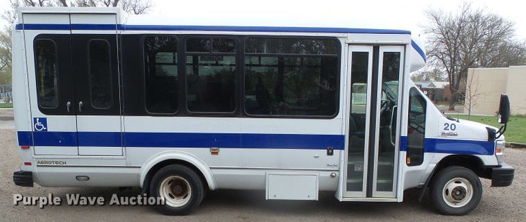 image for item DH4884 2010 Ford E450 Super Duty shuttle bus