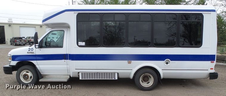image for item DH4884 2010 Ford E450 Super Duty shuttle bus