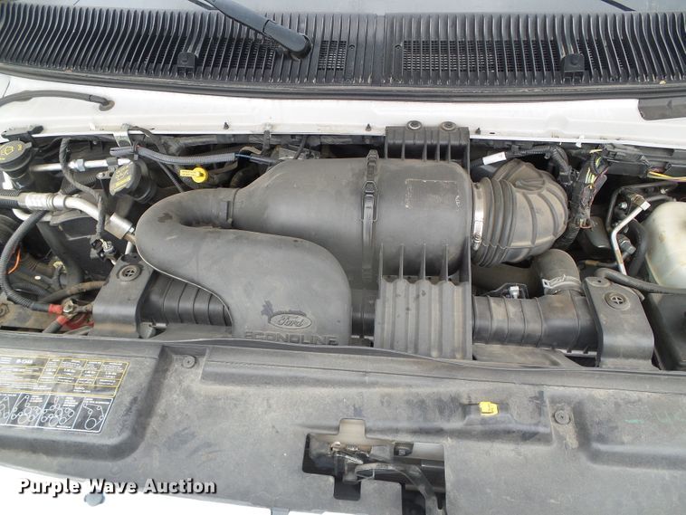 image for item DH4884 2010 Ford E450 Super Duty shuttle bus