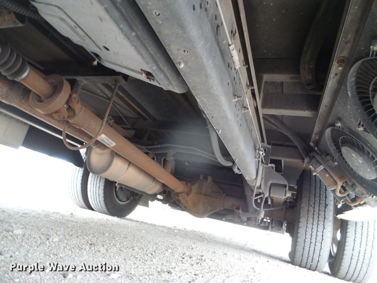 image for item DH4884 2010 Ford E450 Super Duty shuttle bus