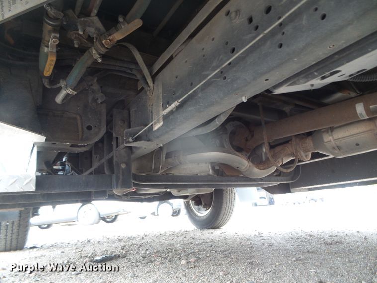 image for item DH4884 2010 Ford E450 Super Duty shuttle bus