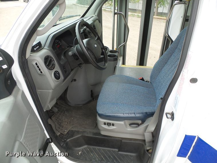 image for item DH4884 2010 Ford E450 Super Duty shuttle bus