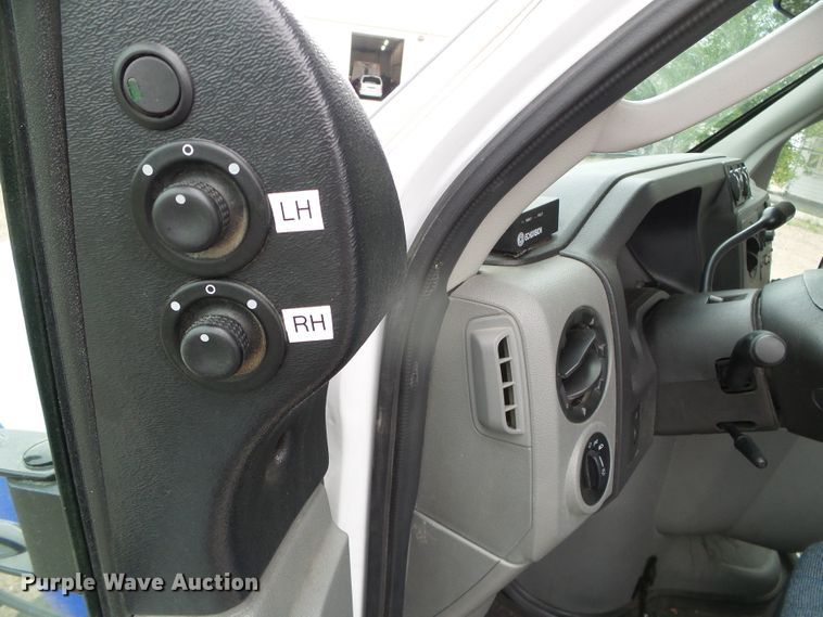 image for item DH4884 2010 Ford E450 Super Duty shuttle bus