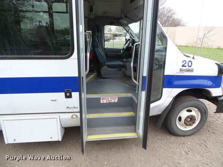 image for item DH4884 2010 Ford E450 Super Duty shuttle bus