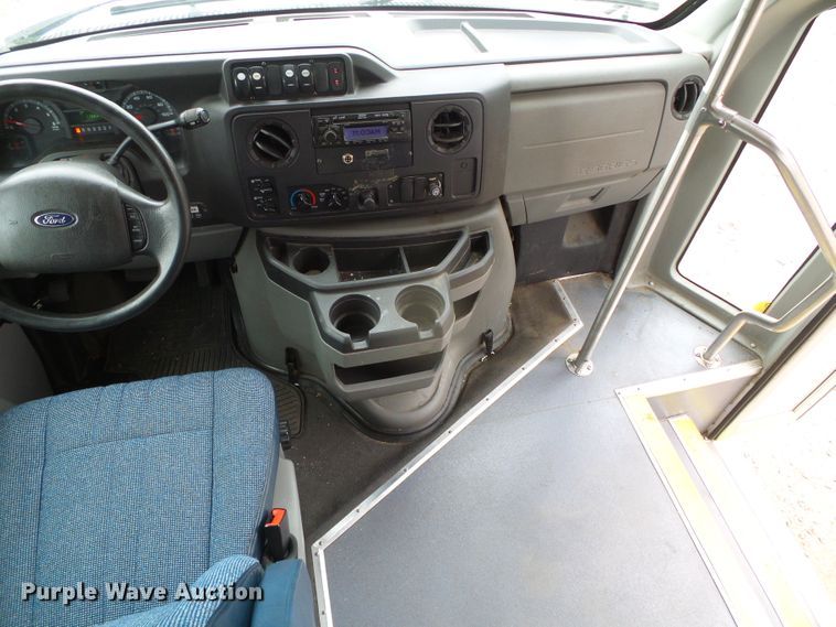 image for item DH4884 2010 Ford E450 Super Duty shuttle bus