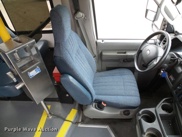 image for item DH4884 2010 Ford E450 Super Duty shuttle bus