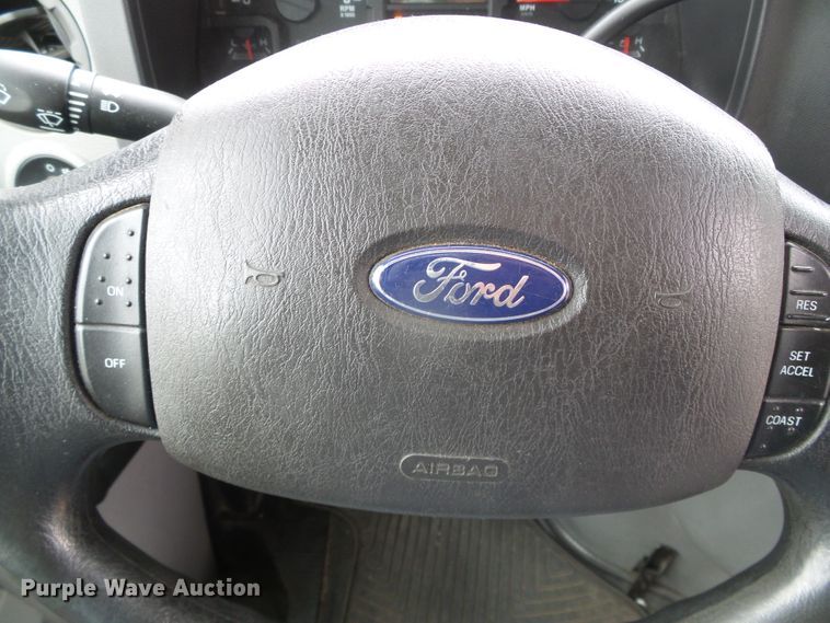 image for item DH4884 2010 Ford E450 Super Duty shuttle bus