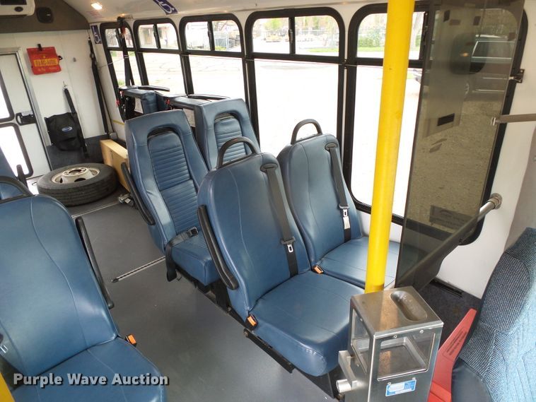 image for item DH4884 2010 Ford E450 Super Duty shuttle bus