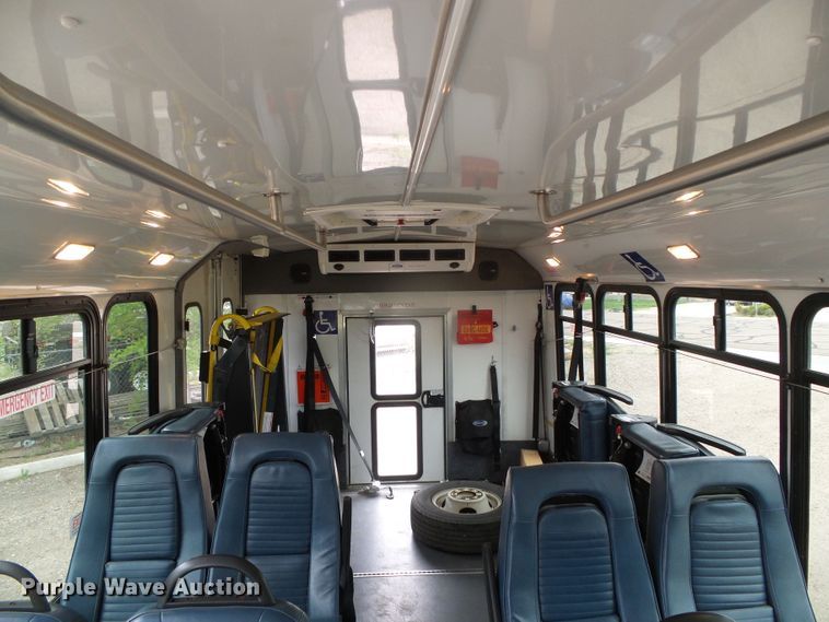 image for item DH4884 2010 Ford E450 Super Duty shuttle bus