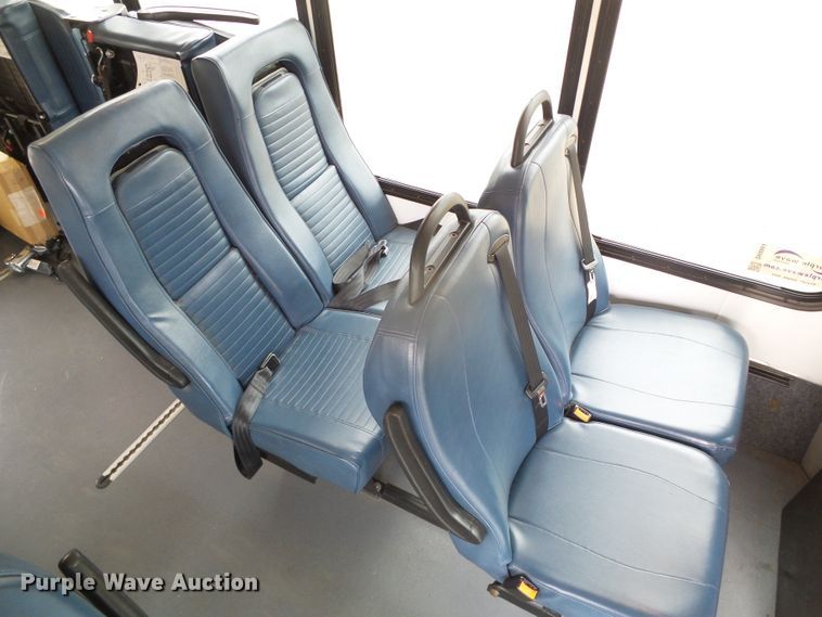 image for item DH4884 2010 Ford E450 Super Duty shuttle bus