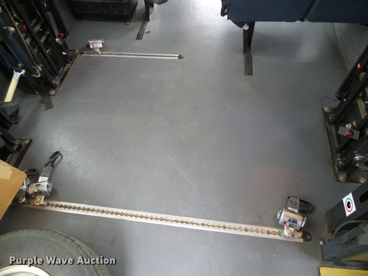 image for item DH4884 2010 Ford E450 Super Duty shuttle bus