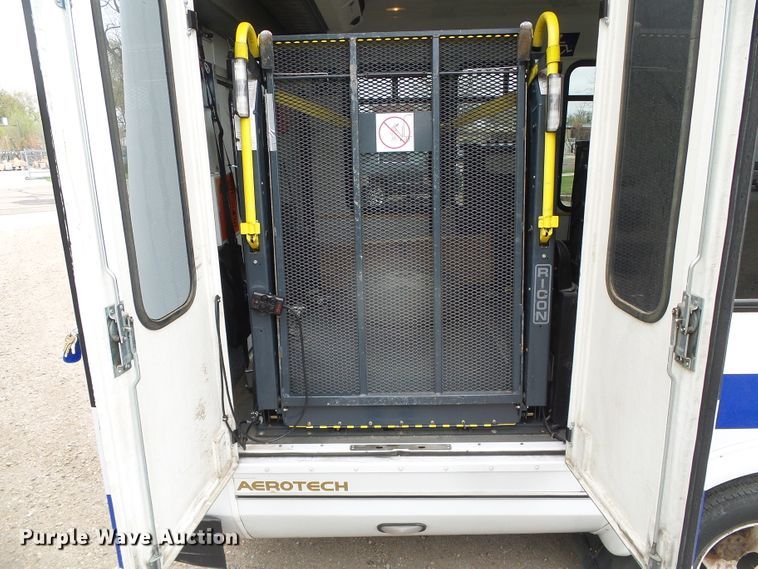 image for item DH4884 2010 Ford E450 Super Duty shuttle bus