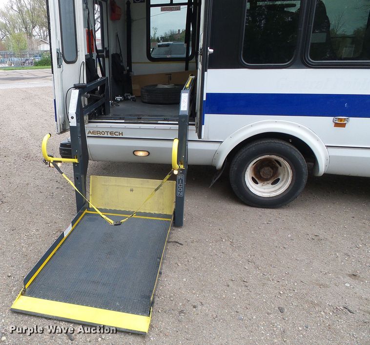 image for item DH4884 2010 Ford E450 Super Duty shuttle bus