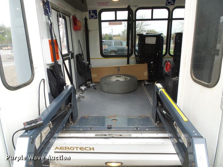 image for item DH4884 2010 Ford E450 Super Duty shuttle bus