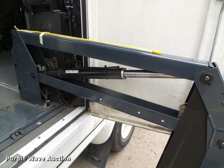 image for item DH4884 2010 Ford E450 Super Duty shuttle bus