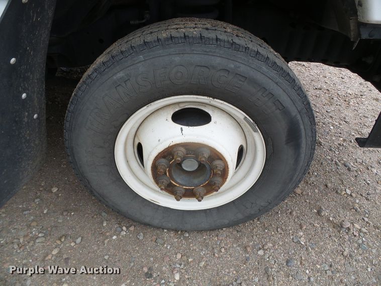 image for item DH4884 2010 Ford E450 Super Duty shuttle bus