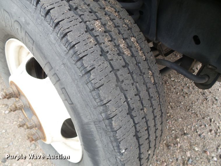 image for item DH4884 2010 Ford E450 Super Duty shuttle bus