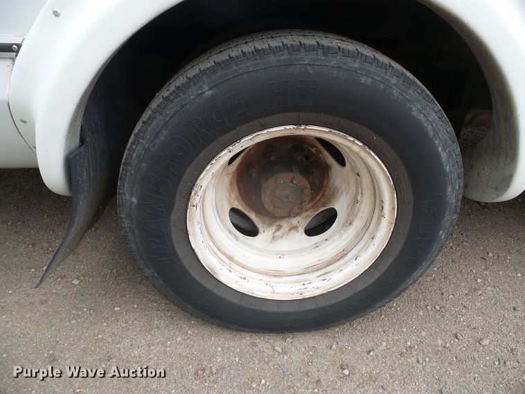 image for item DH4884 2010 Ford E450 Super Duty shuttle bus