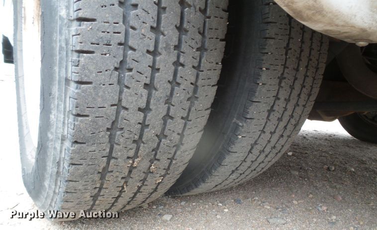 image for item DH4884 2010 Ford E450 Super Duty shuttle bus