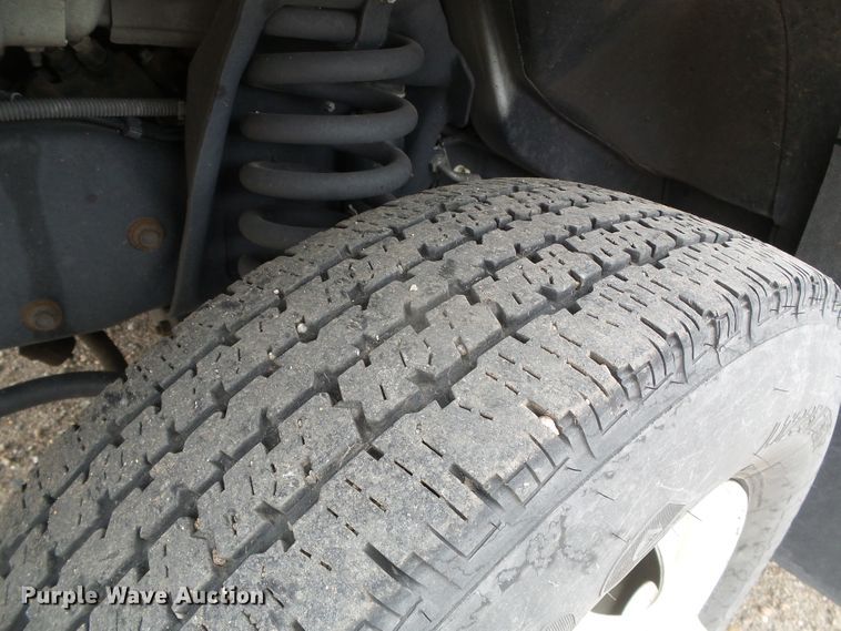 image for item DH4884 2010 Ford E450 Super Duty shuttle bus