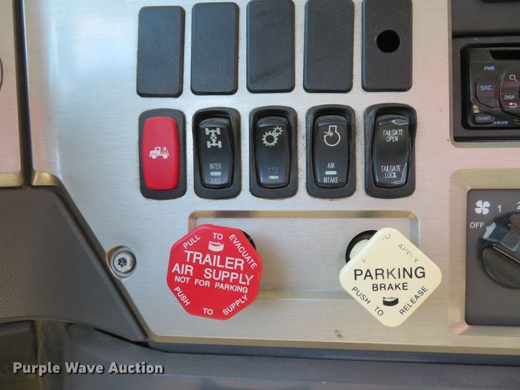 image for item DI2139 2011 Mack GU713 dump truck