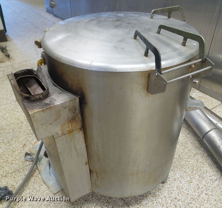 image for item EM9975 Vulcan Hart GL40E jacketed kettle